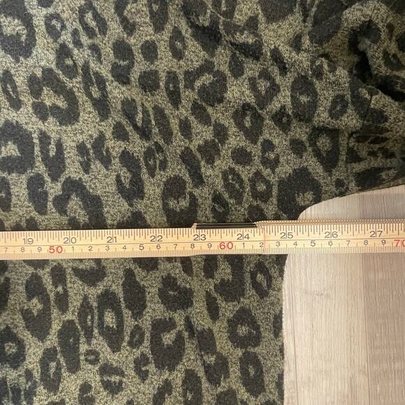 Lucky Brand Printed Brushed Hacci Henley size Large - Picture 6 of 13